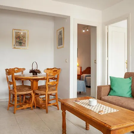 Apartment 2 Bedroom Lovely In *
