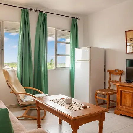2 Bedroom Lovely In Apartment *